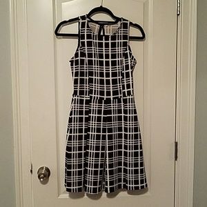 Soprano black & white pleated dress